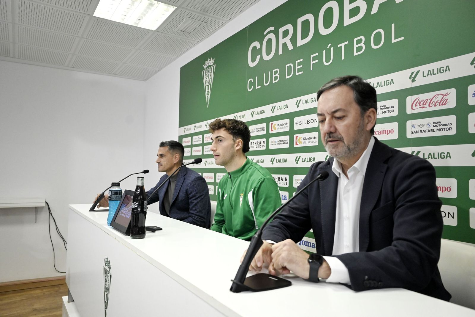 Las fotos de la presentación de Mikel Goti como jugador del Córdoba CF