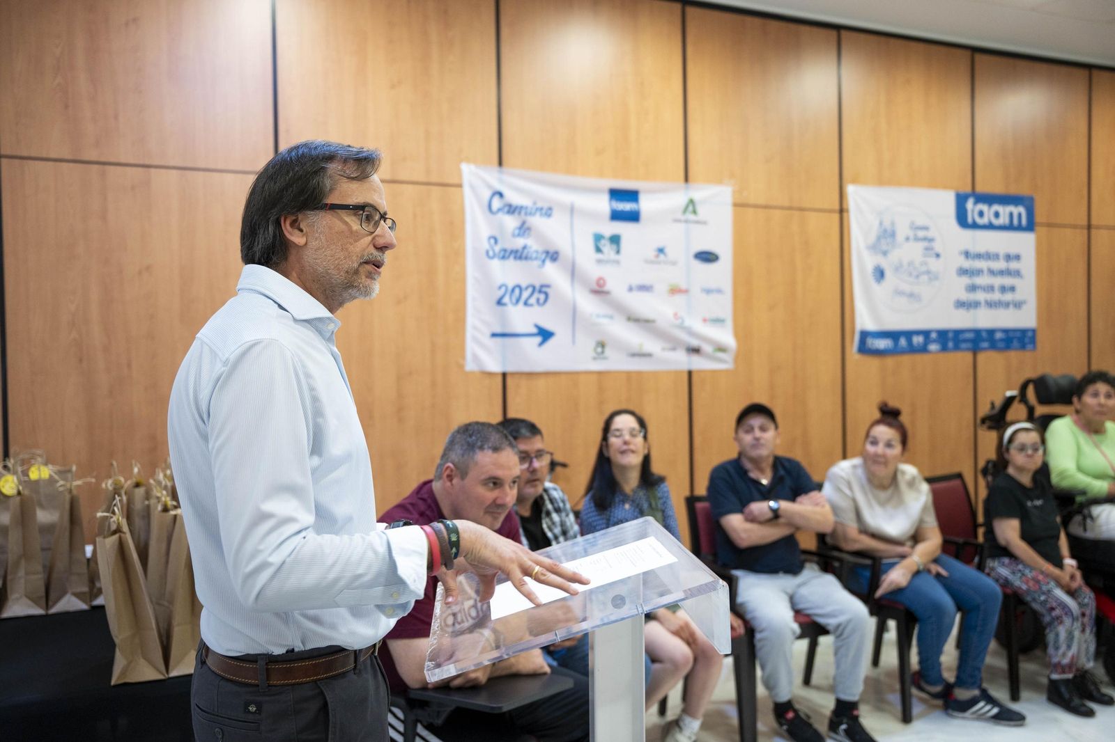 Las imágenes del acto de iniciación del Camino de Santiago de FAAM en Almería