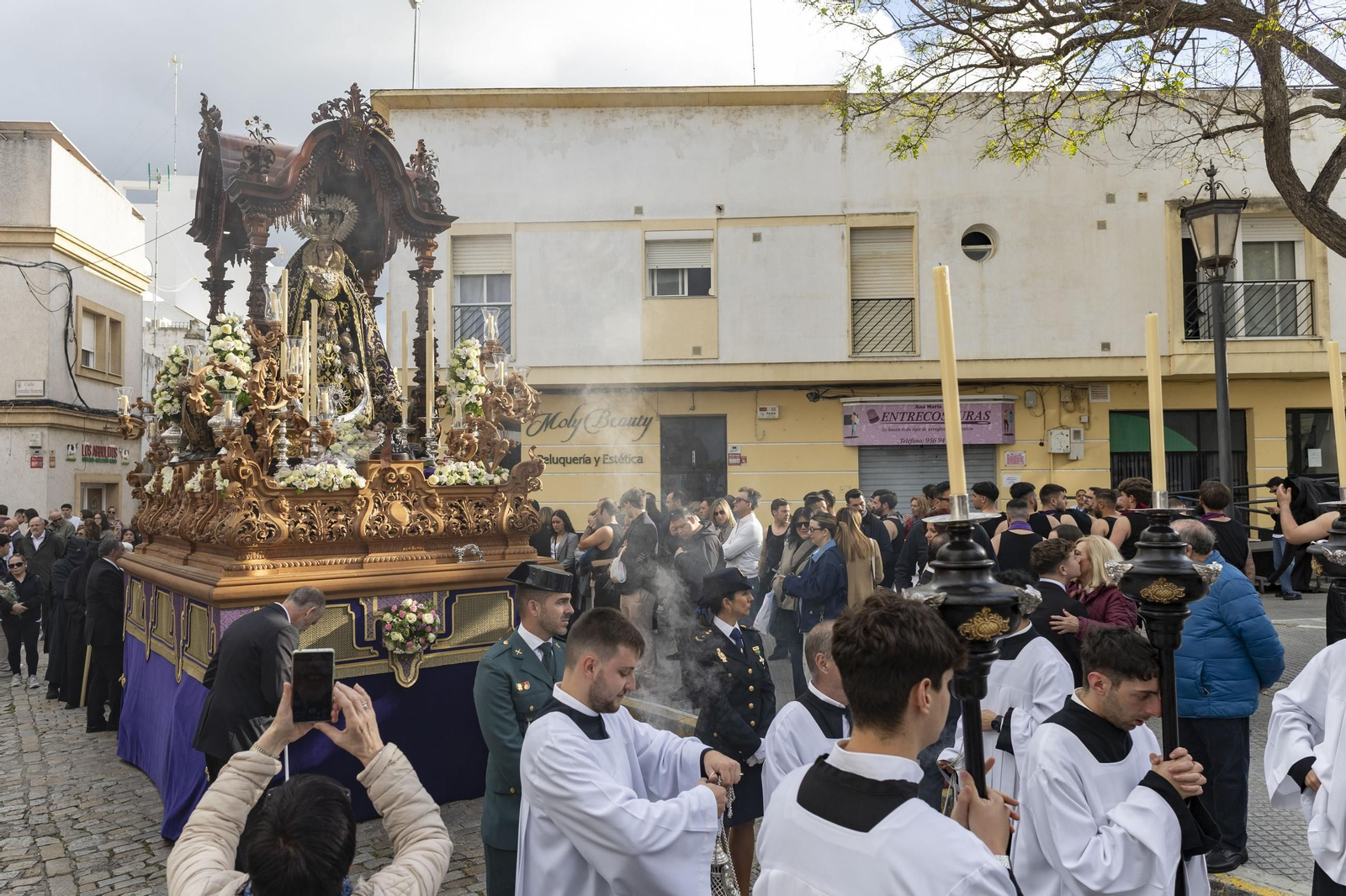 En imágenes, Servitas procesionó con normalidad tras adelantar su salida en el Miércoles Santo de la Semana Santa 2025 de San Fernando