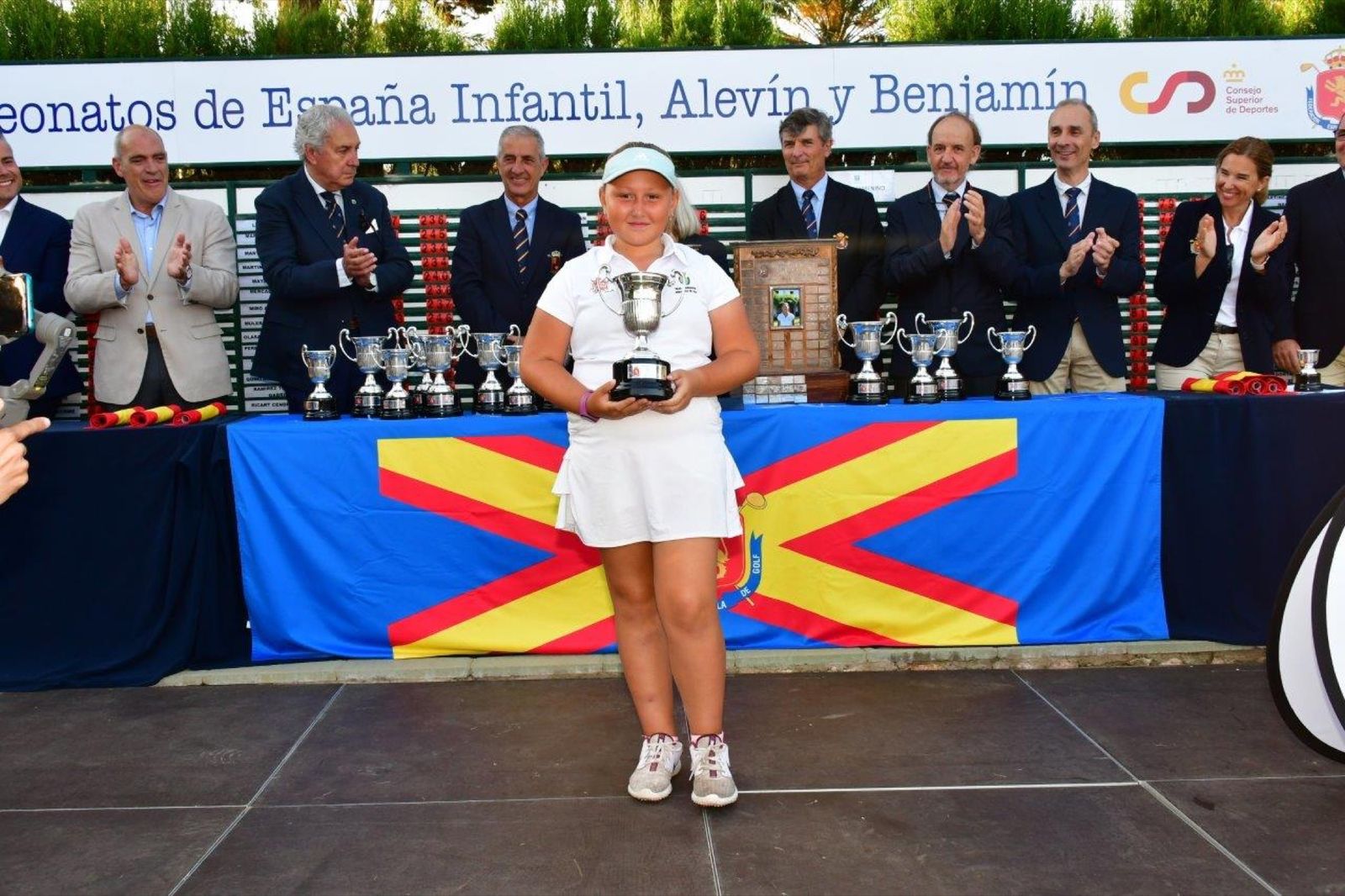 Sofía Gamilla, con su trofeo de campeona de España