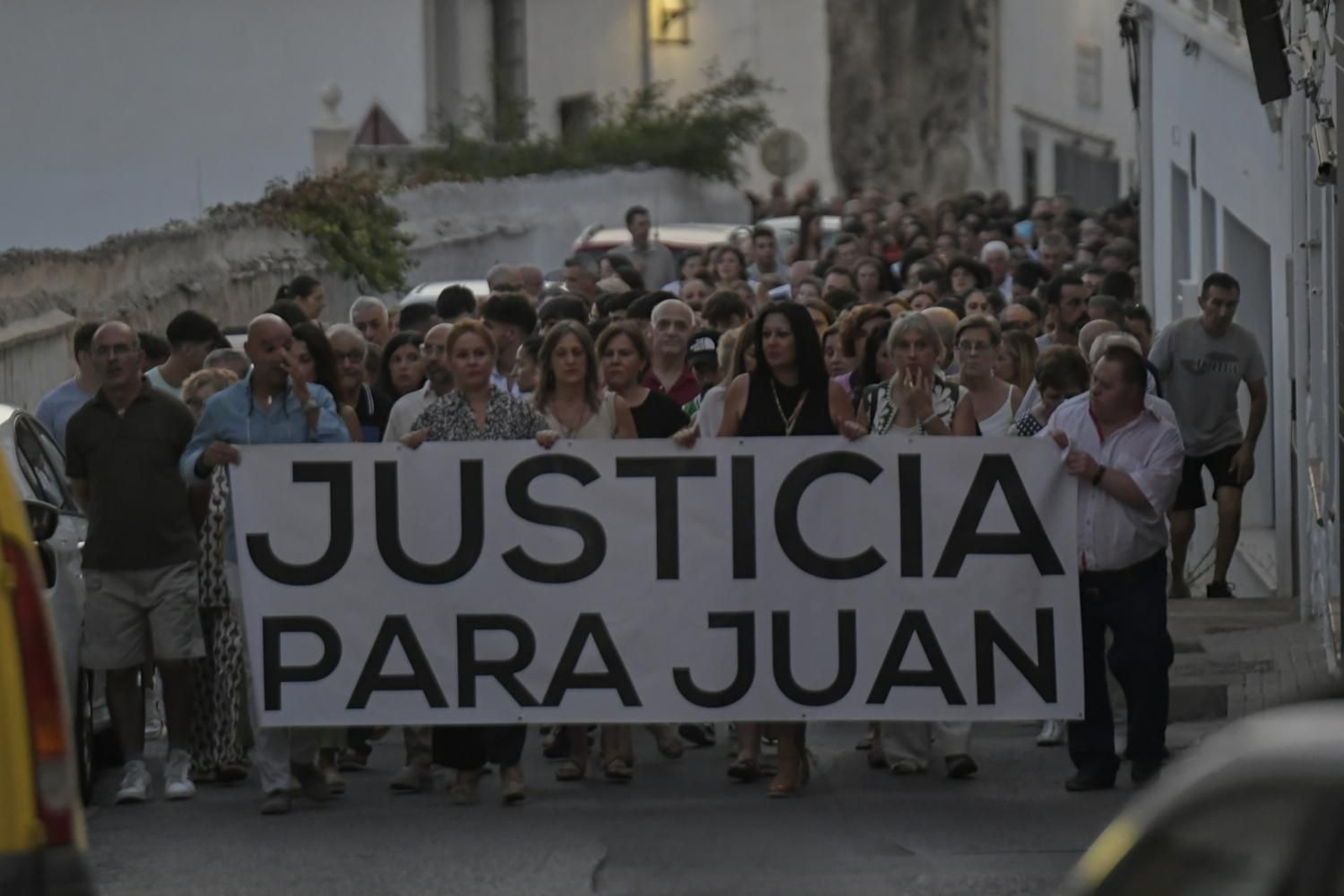 Íllora sale a la calle en busca de justicia para Juan tras un año de su muerte