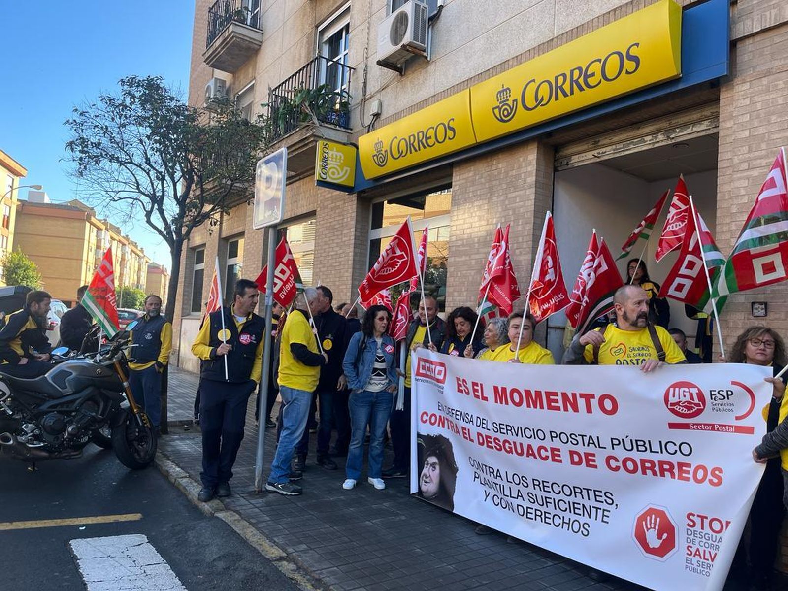 Concentración en apoyo a la Unidad de Reparto 1 de Huelva.