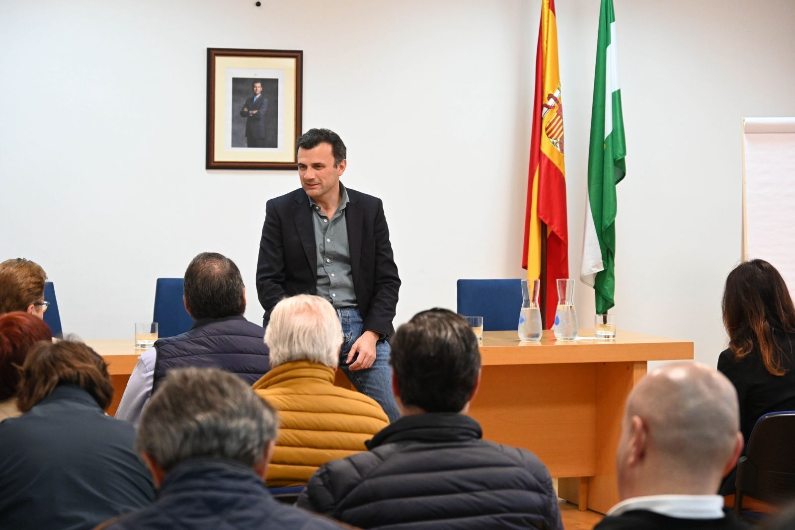 El alcalde, Bruno García, durante la reunión que mantuvo hace algo más de una semana con los vecinos de la Federación 5 de Abril Vecinos de Cádiz