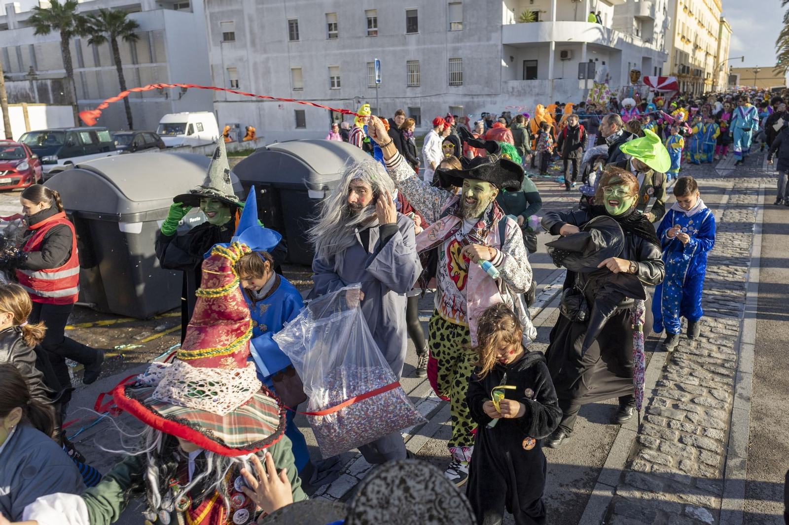 Las imágenes de la Cabalgata del Humor del Carnaval de Cádiz 2025