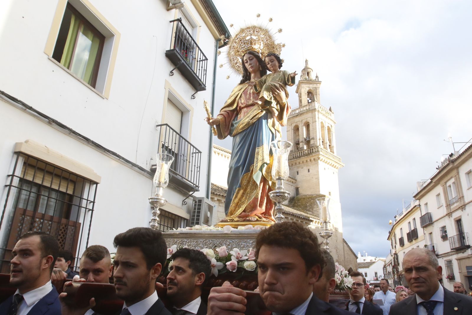 El traslado de María Auxiliadora de Córdoba tras su restauración, en imágenes
