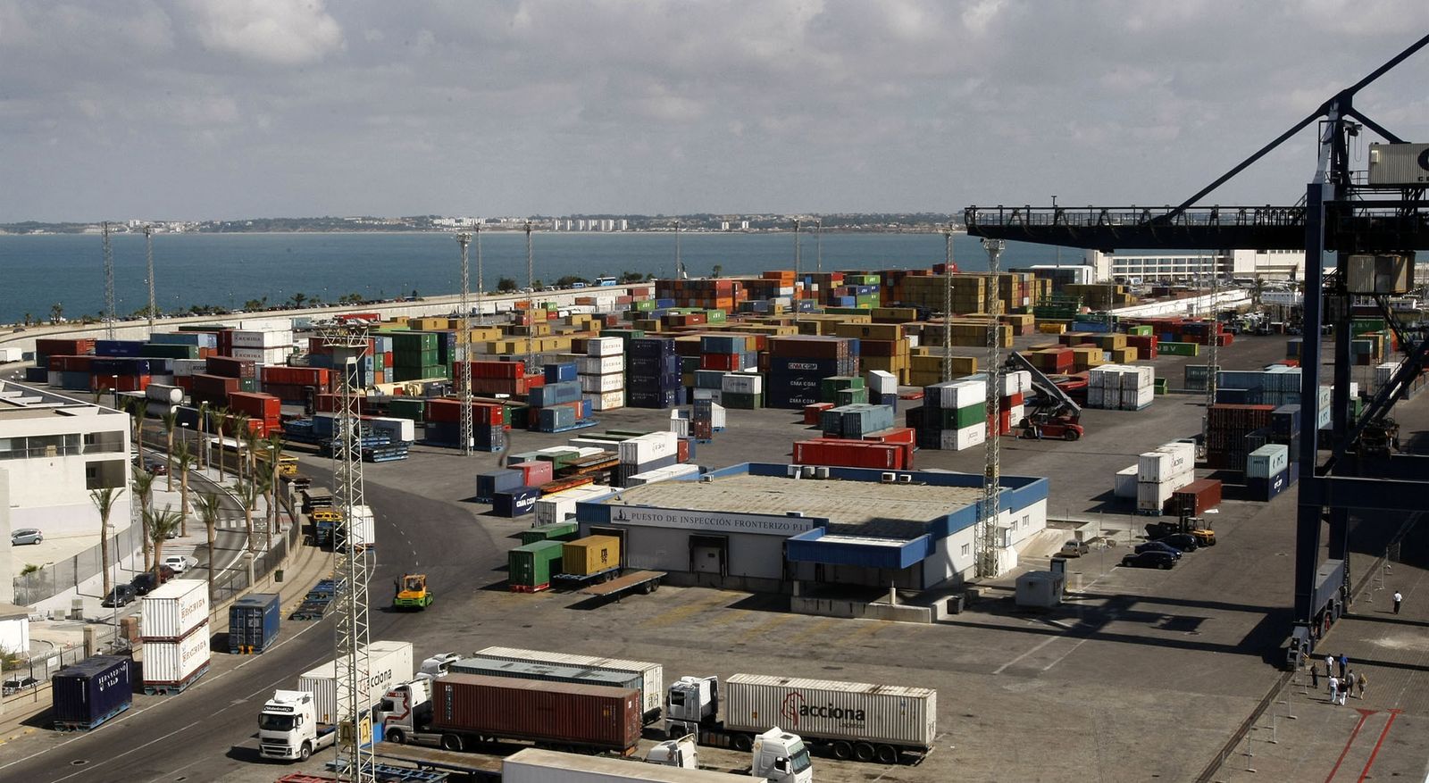 El  muelle de contenedores, por donde crecerá la ciudad