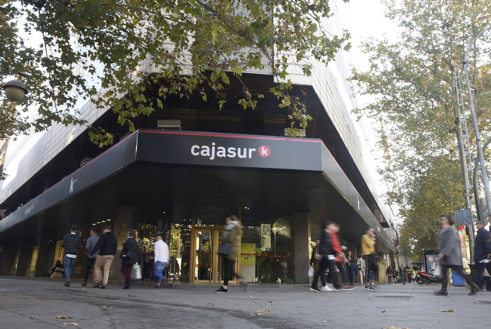 Sede de Cajasur  en Avenida de los Tejares.