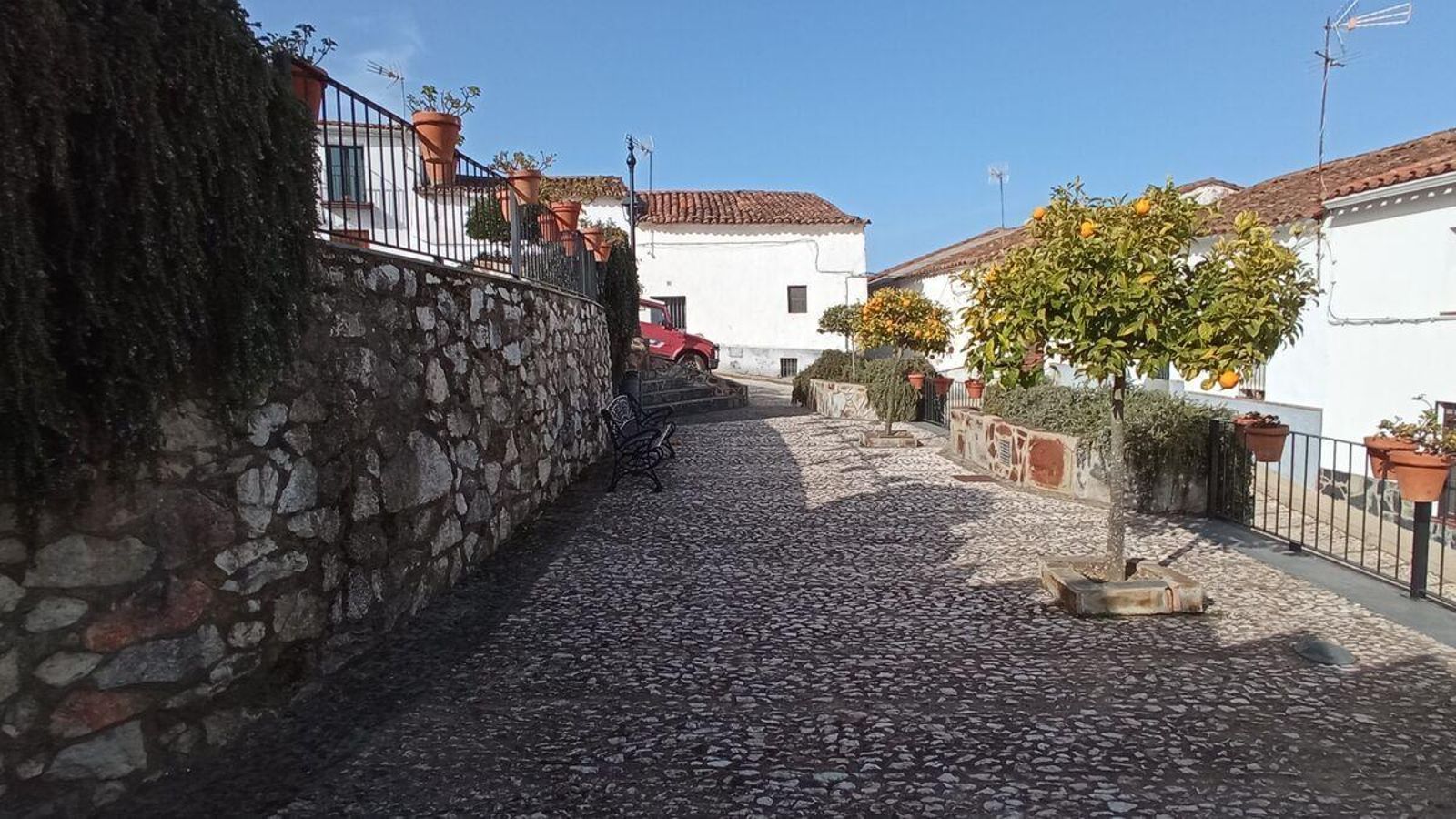 Plaza a varios niveles en el Barrio Alto de Los Marines