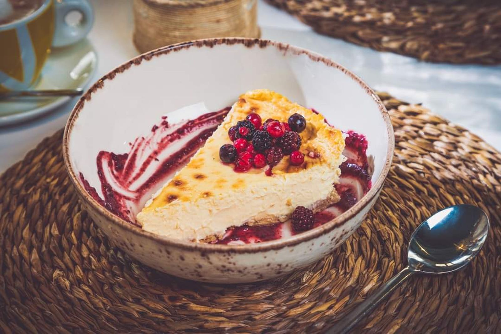 Tarta de quesos con frutos rojos de Asador Bucán