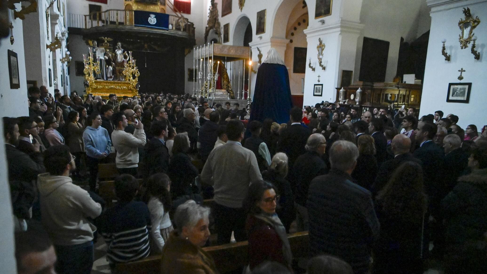 Multitudinario traslado de María Santísima de las Maravillas al paso de palio
