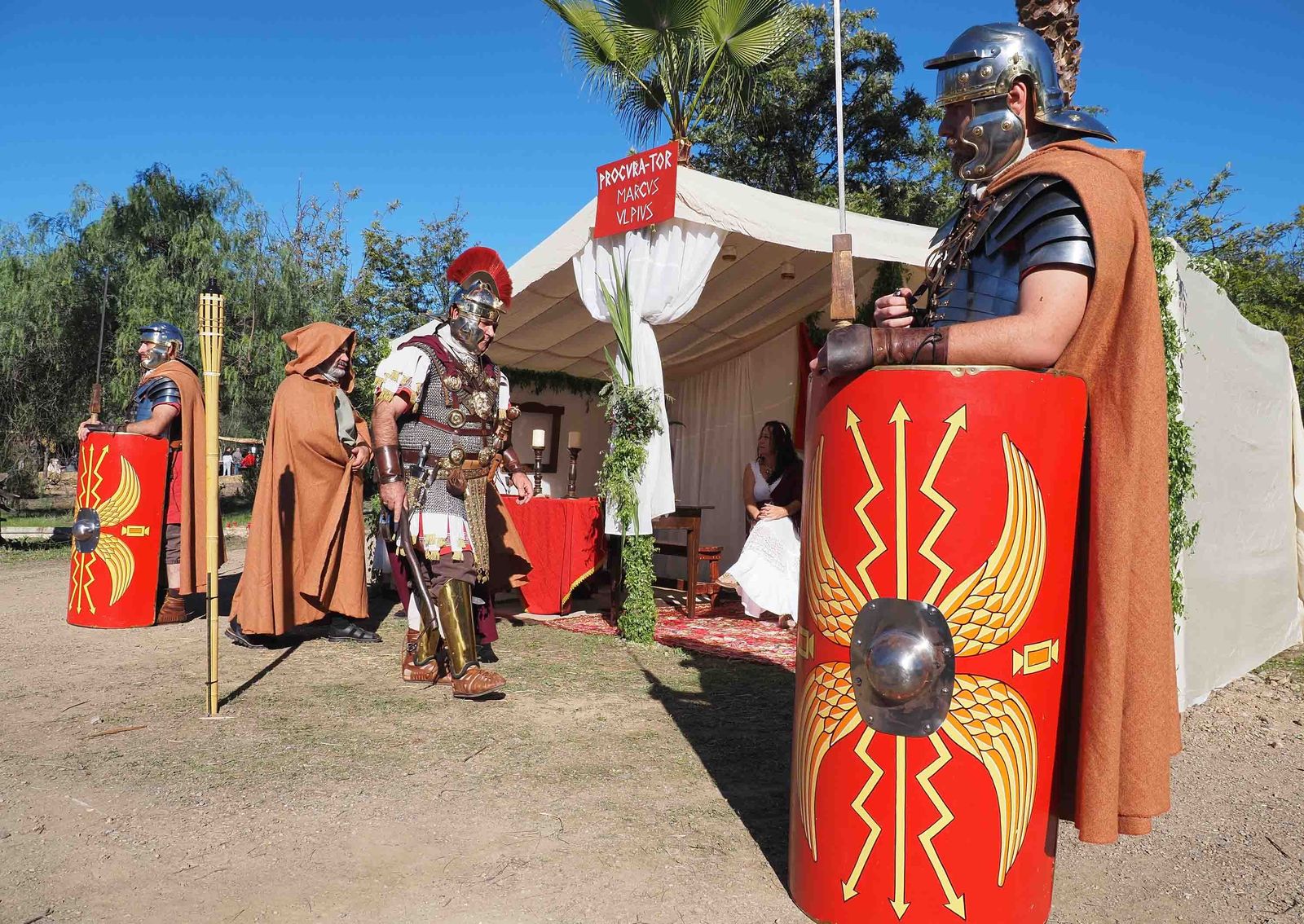 Las mejores imágenes de la recreación en Tharsis de la llegada del oro que llevarán los Reyes Magos a Belén