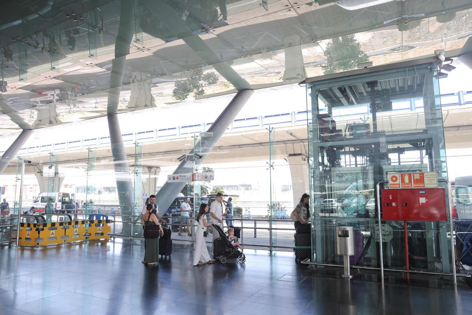 Ascensor roto Cercanías aeropuerto