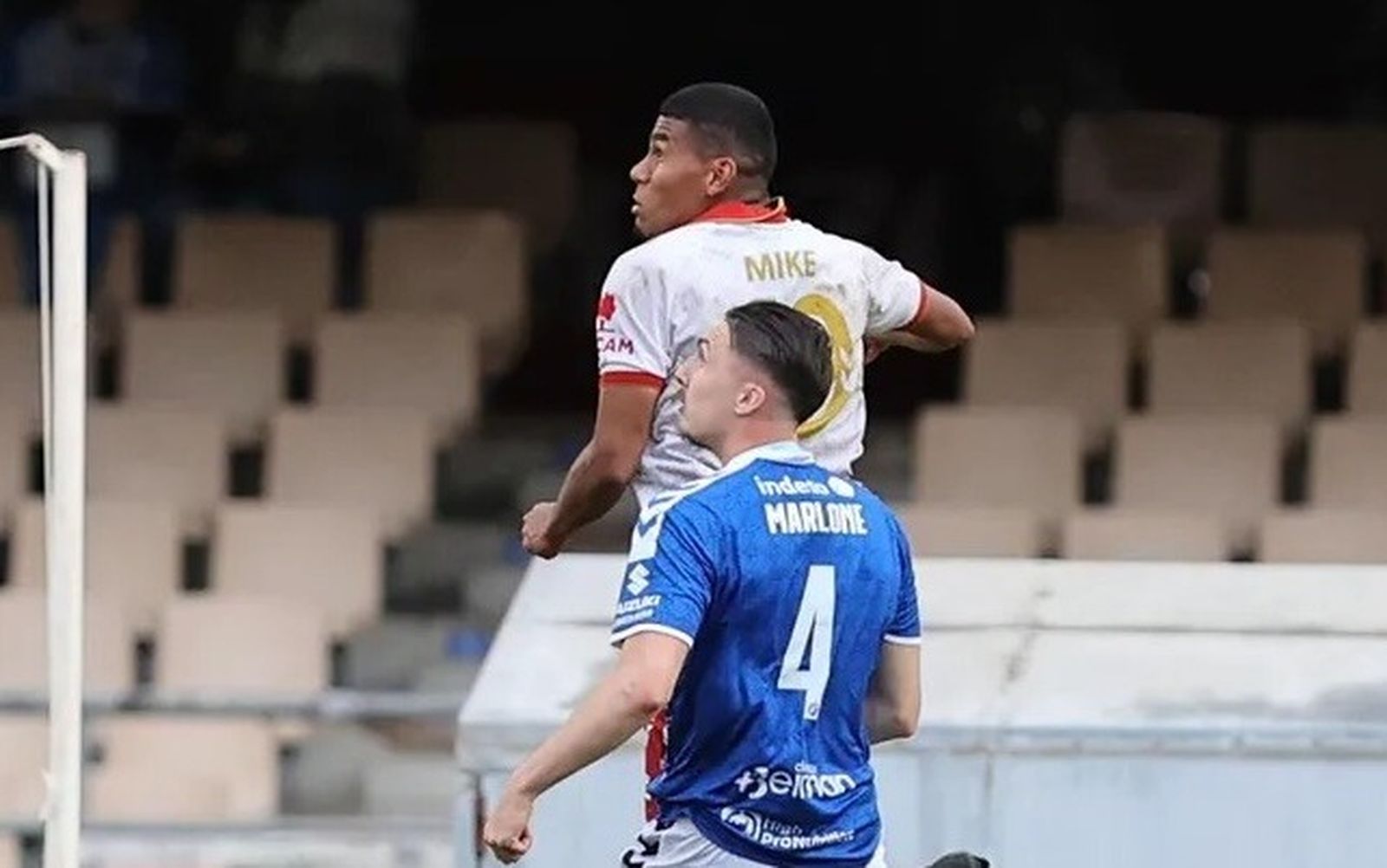 Mike Cevallos, en el Xerez DFC-Antoniano de la pasada temporada en Chapín.