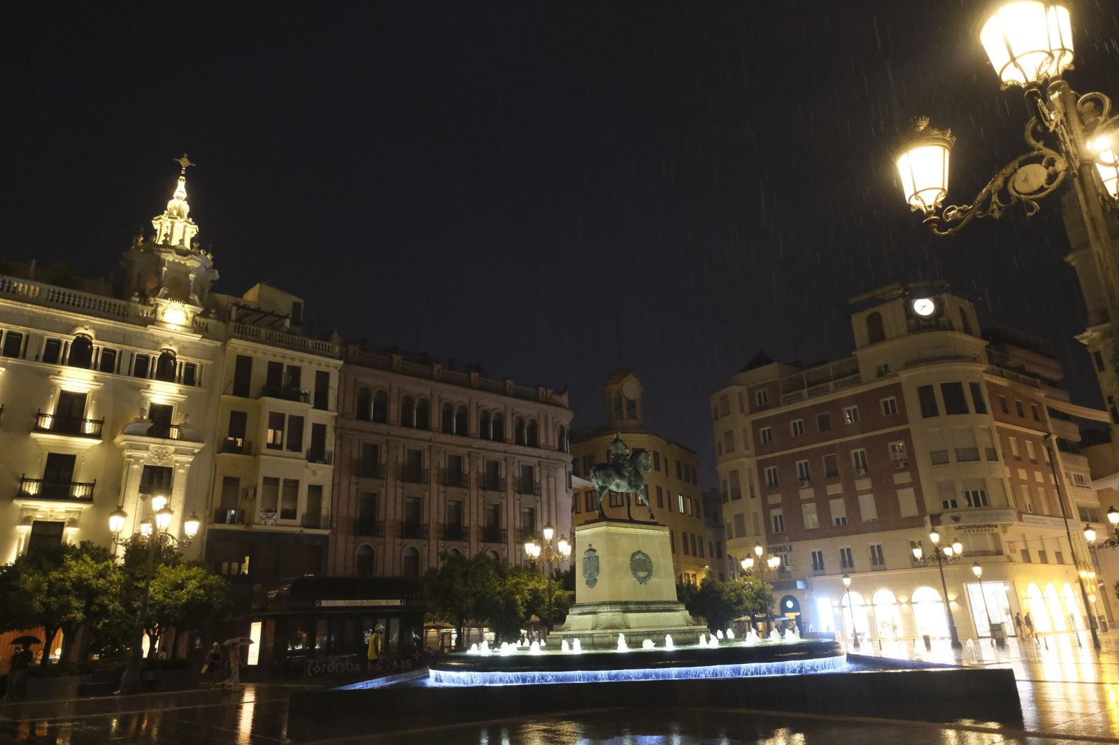 La lluvia de agosto en Córdoba, en imágenes