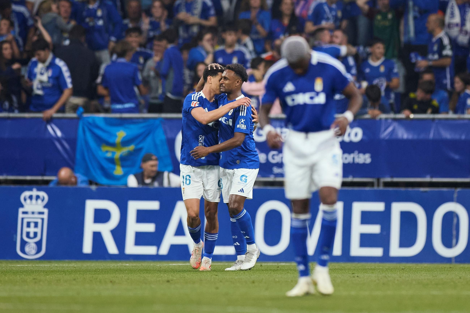Las fotos del ascenso del Oviedo ante el Mirandés