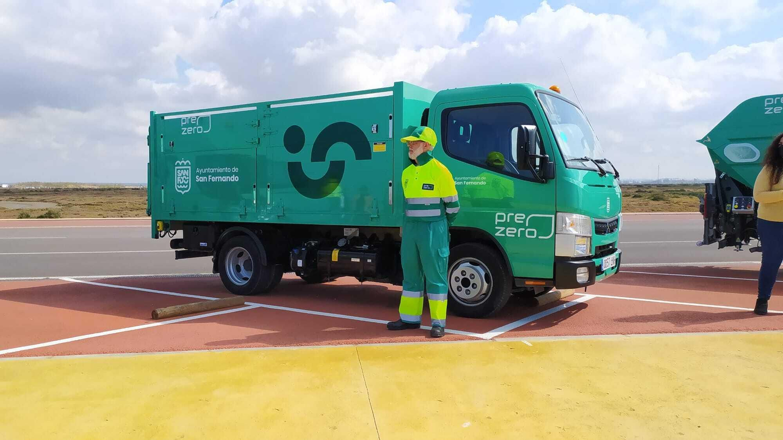 Presentada la nueva flota de vehículos de los servicios de limpieza en San Fernando