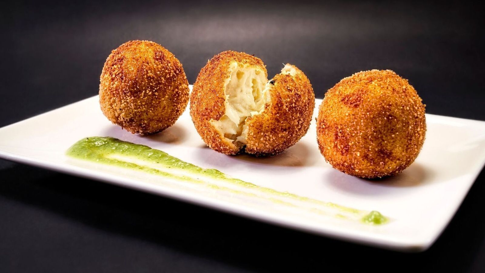 Imagen de archivo de un plato de croquetas