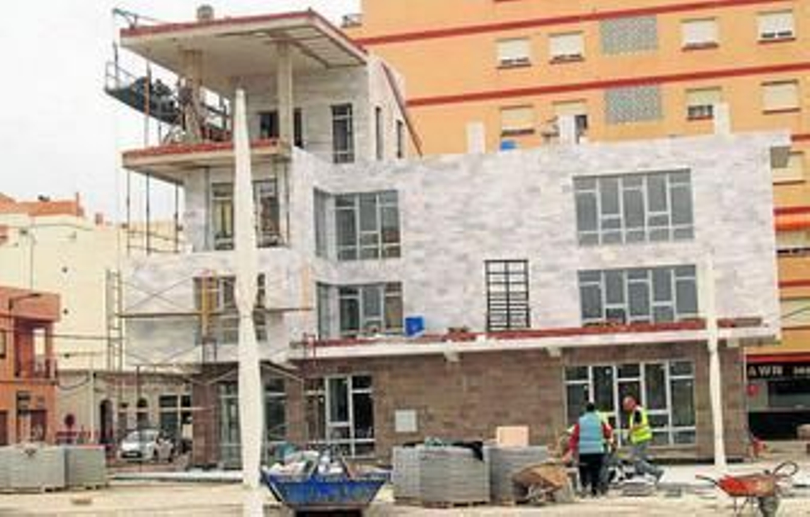 Las obras se encuentran en la fase de revestimiento de la fachada exterior.