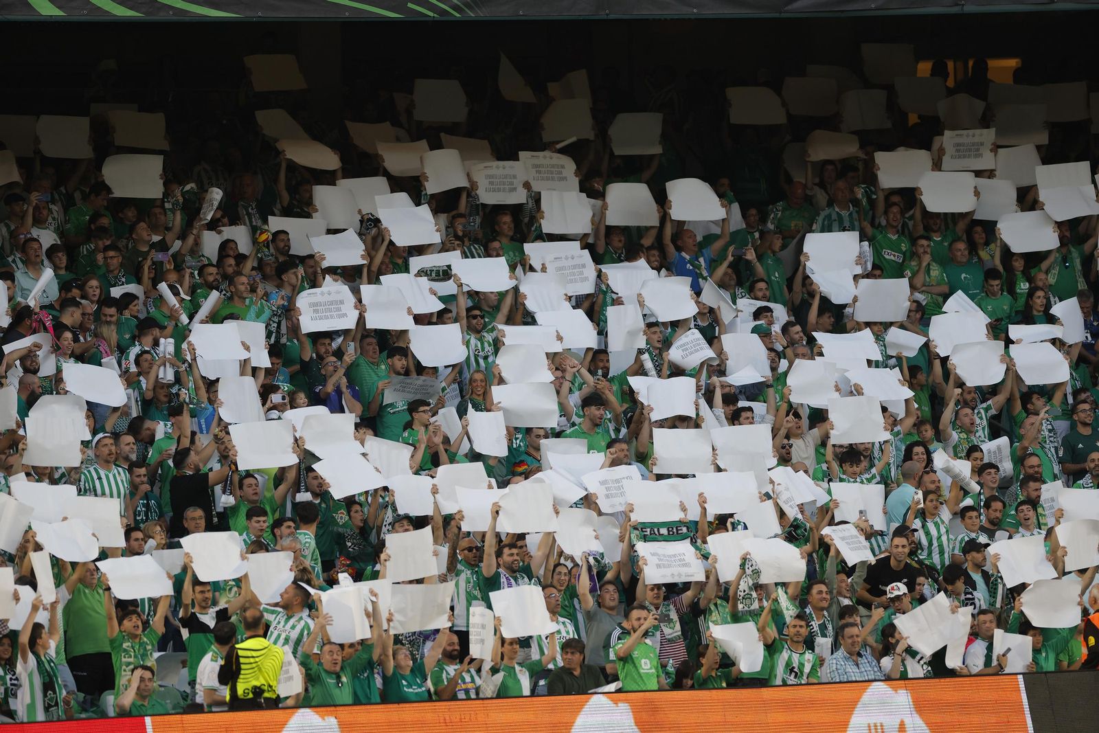 Búscate en las fotos del Betis - Fiorentina