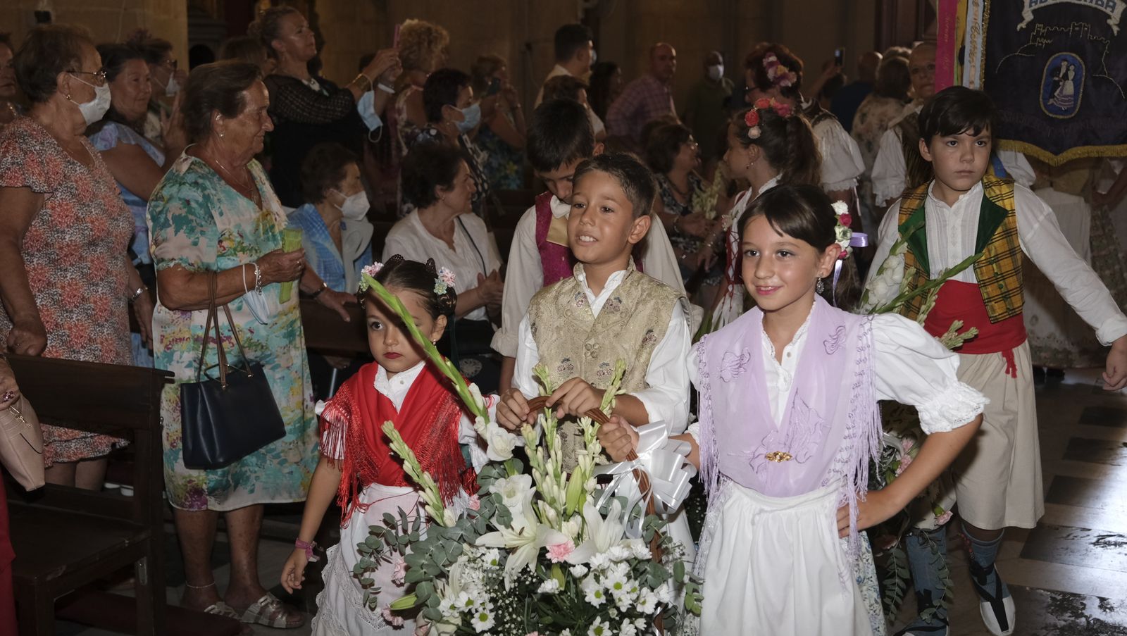 Imágenes de la ofrenda floral a la Virgen del Mar. Feria de Almería 2022