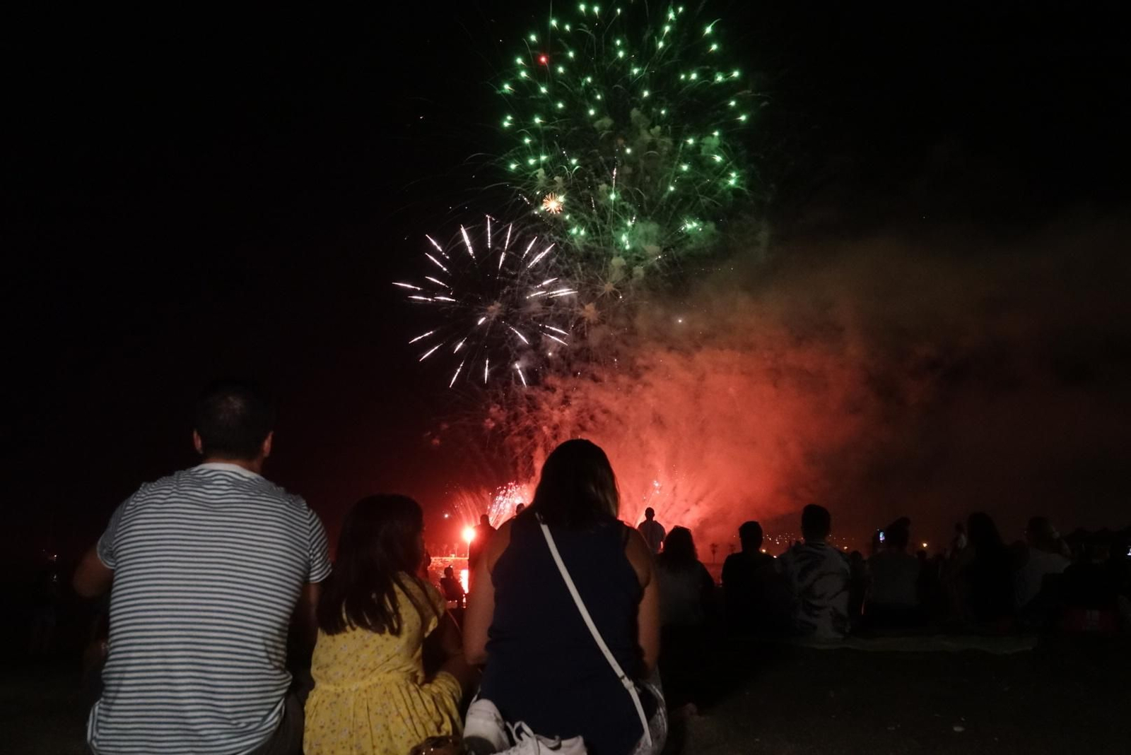 Fuegos artificiales de la Feria de Málaga. Fuegos artificiales de la Feria de Málaga.