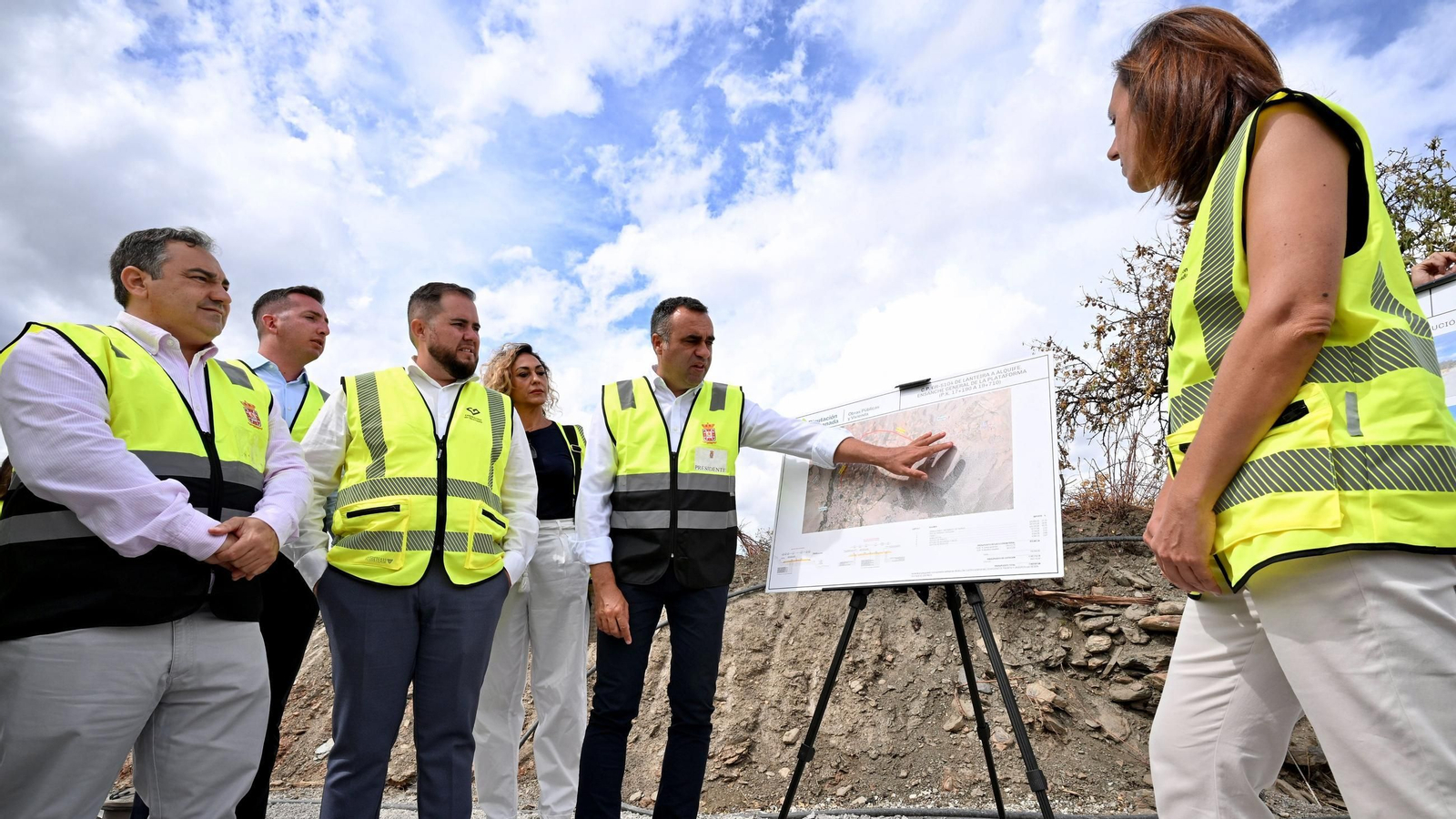 El presidente de la Diputación de Granada, Francis Rodríguez, inaugura la carretera GR-5104 entre los municipios de Lanteira y Alquife