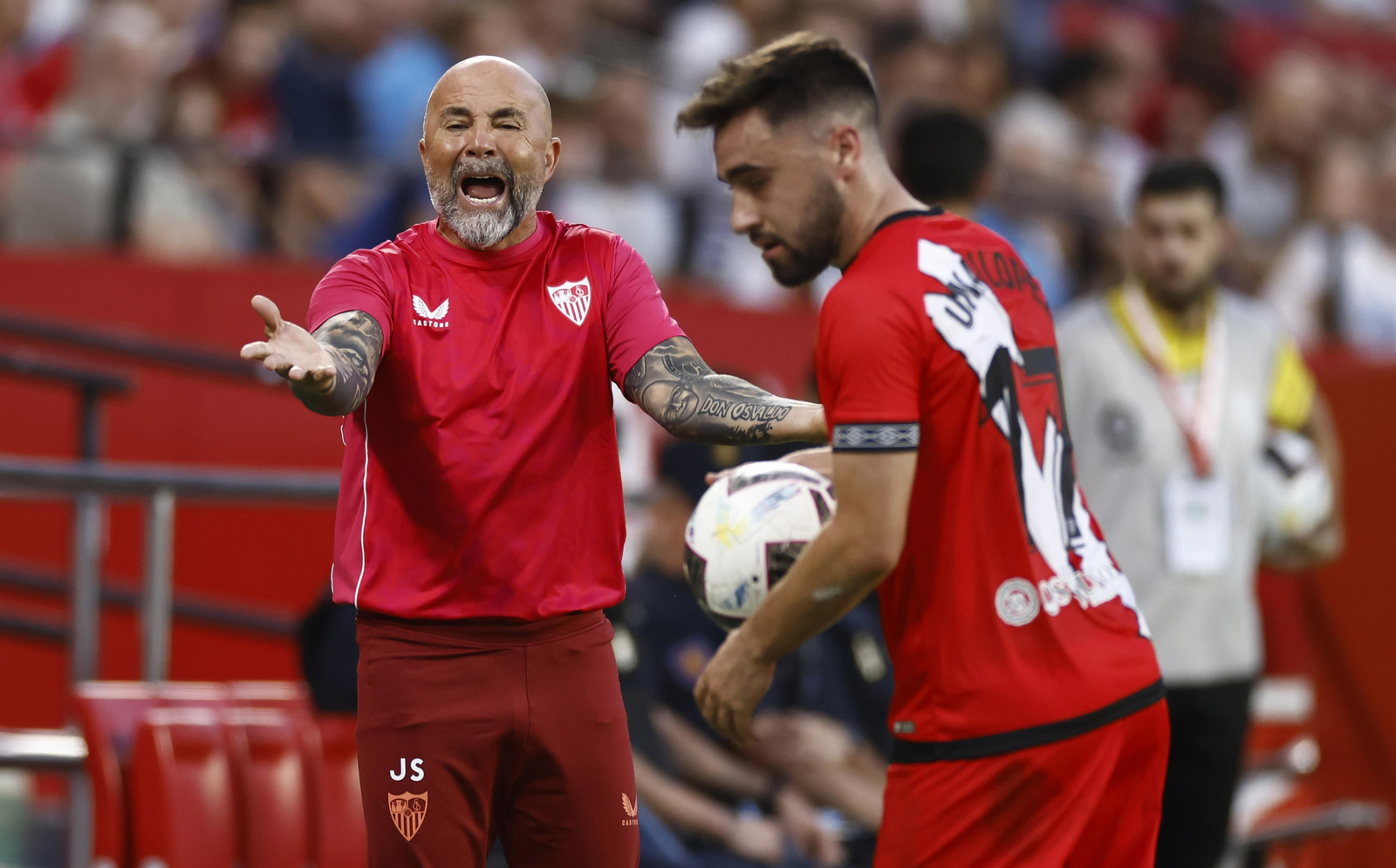 Sampaoli vocifera desesperado ante Unai López.