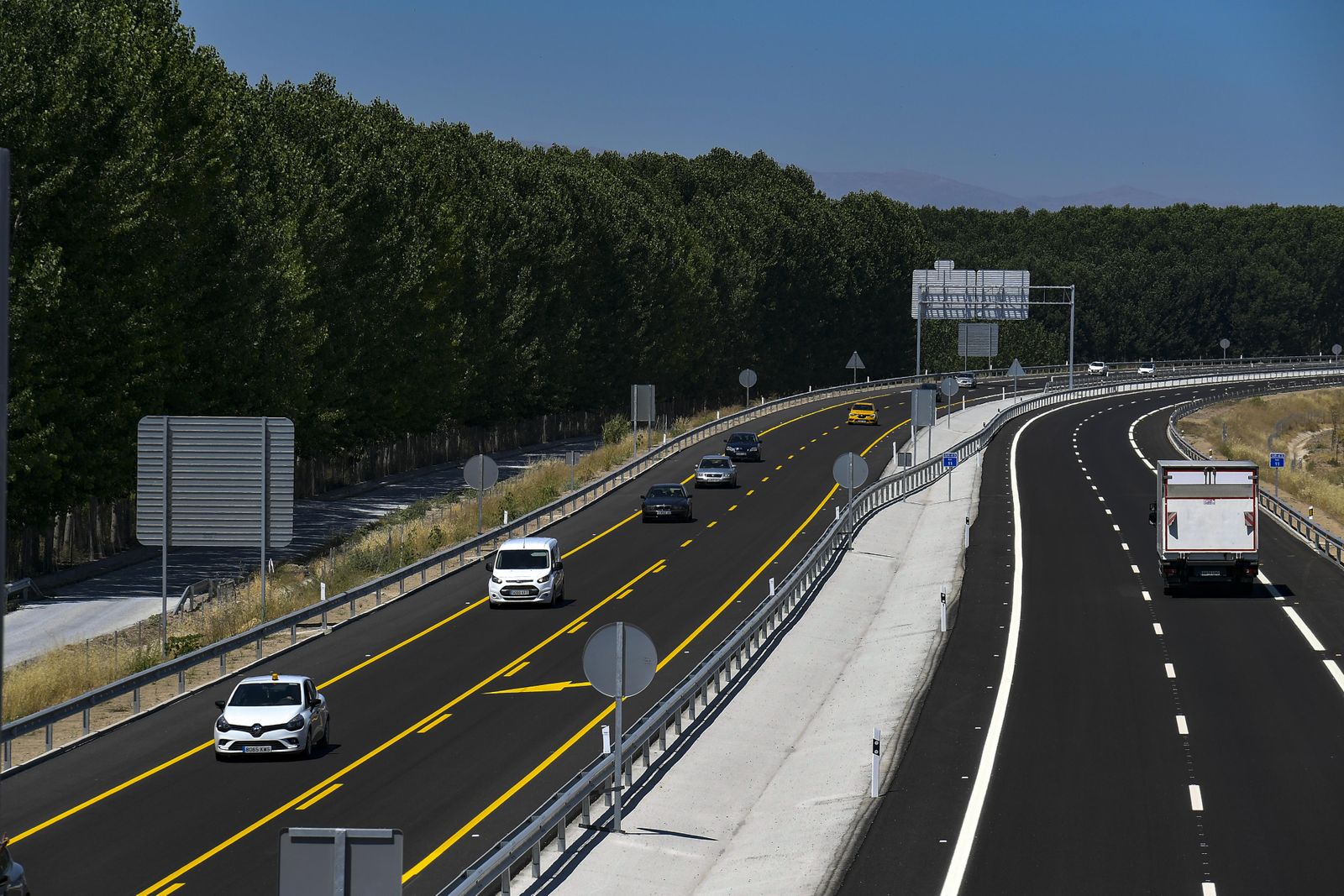 Fotos: ya circulan los primeros vehículos por la nueva autovía GR-43 de Granada