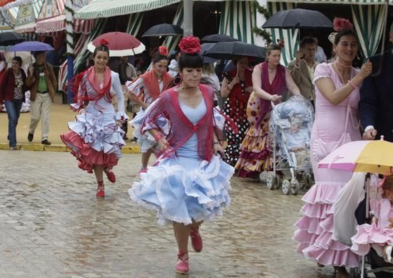 La lluvia no impidió la fiesta el Miércoles de Feria.

Foto: Antonio Pizarro