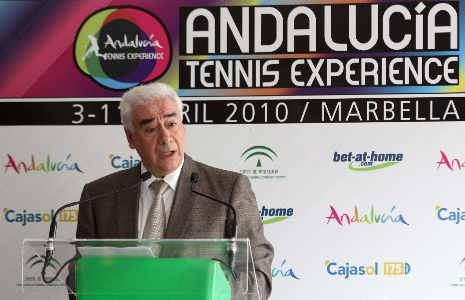 Las fotos de la vida de Manolo Santana