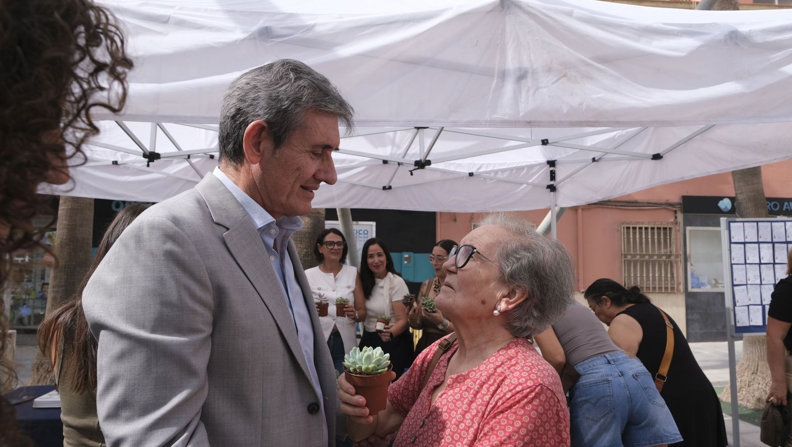 El Día de las Personas de Edad en Adra, organizado por el Ayuntamiento y Clece, en imágenes
