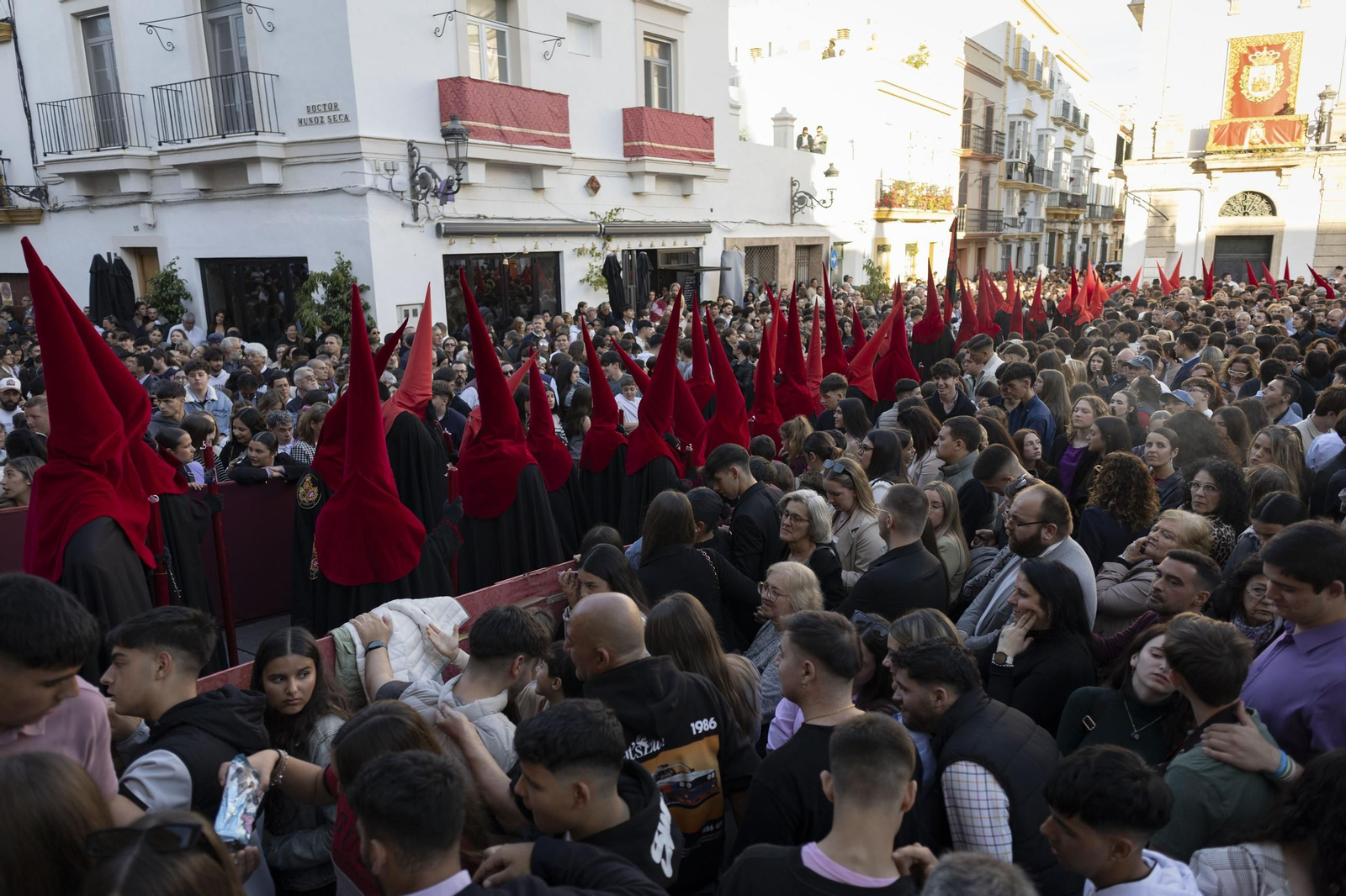 Las imágenes de la salida del Nazareno en El Puerto en la Semana Santa de 2025