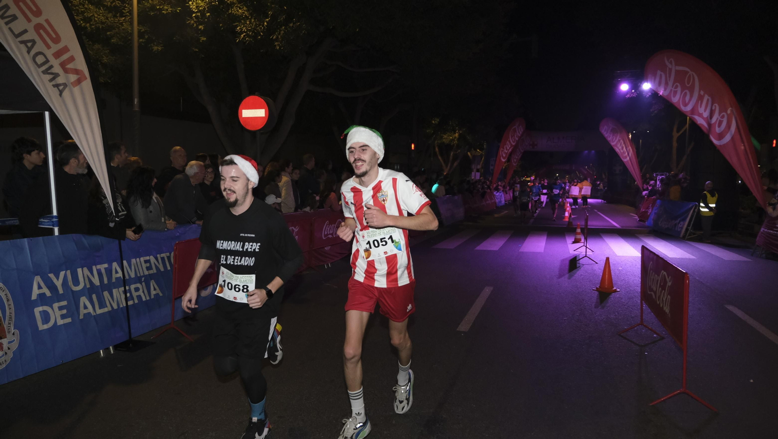 Imágenes de la XIV edición de la San Silvestre de Almería