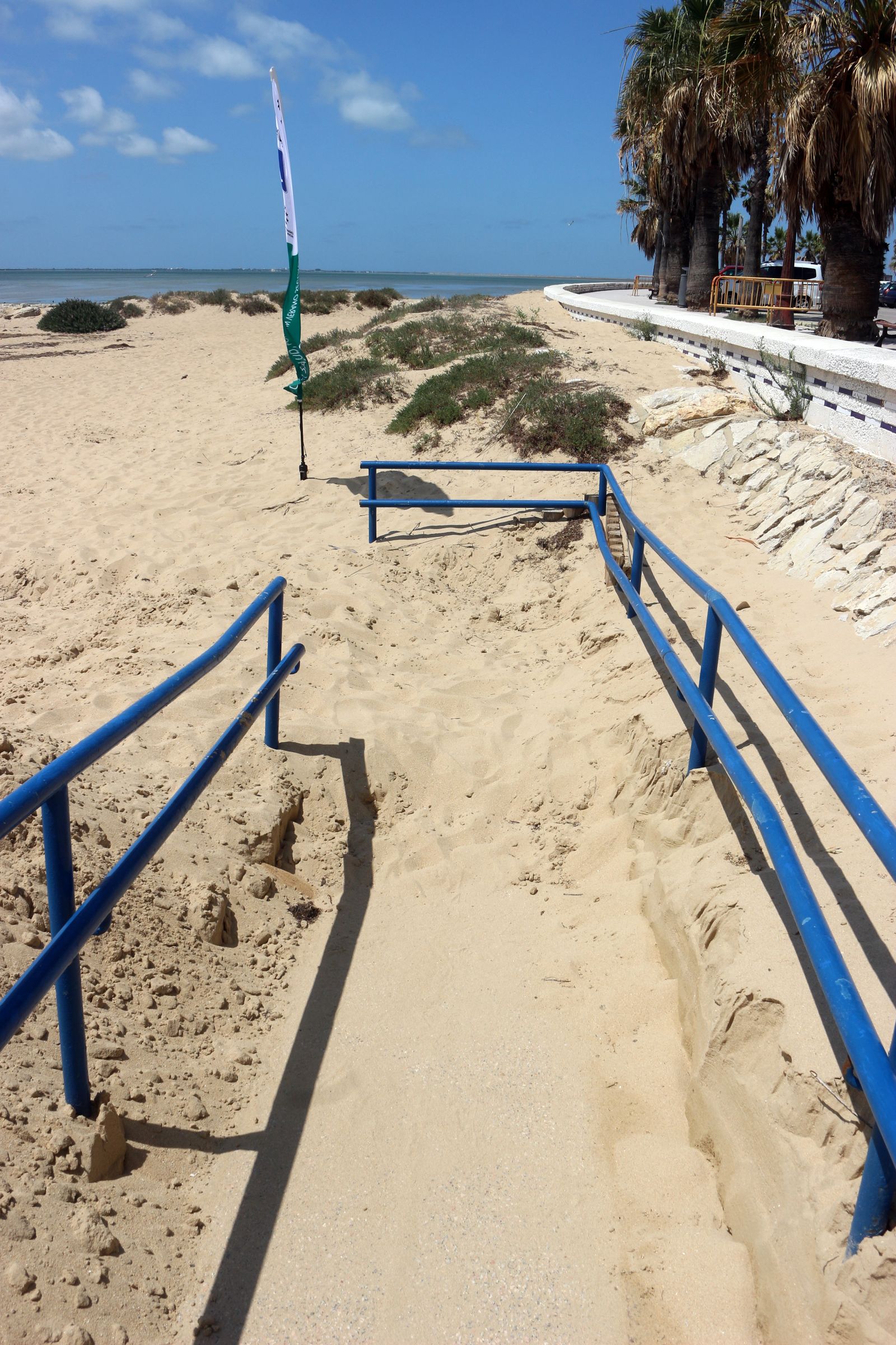 Acceso a la playa, intransitable para personas con movilidad reducida