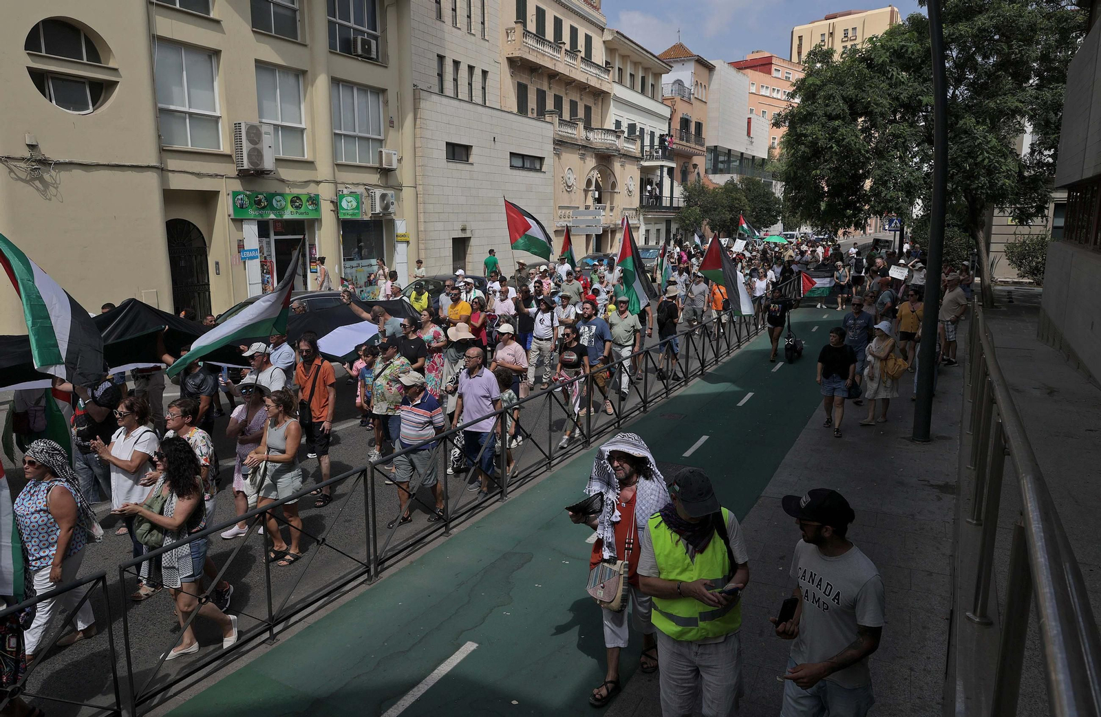 Fotos de la manifestación contra el uso del Puerto de Algeciras, para las operaciones de abastecimiento de Israel en la guerra con Gaza