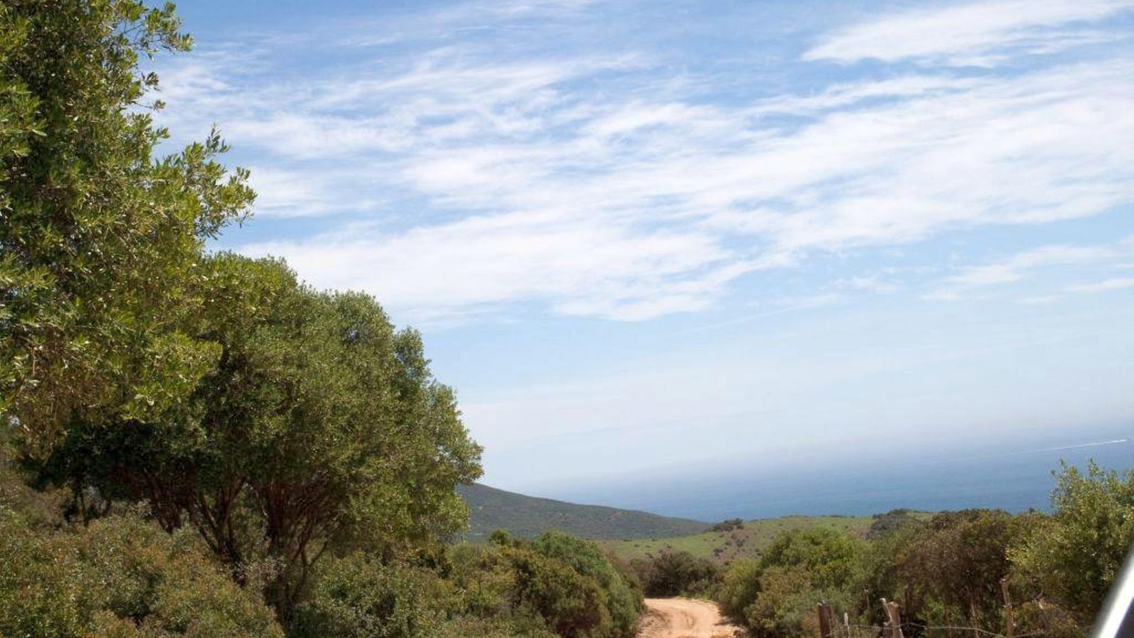 El sendero discurre por terrenos del PN del Estrecho
