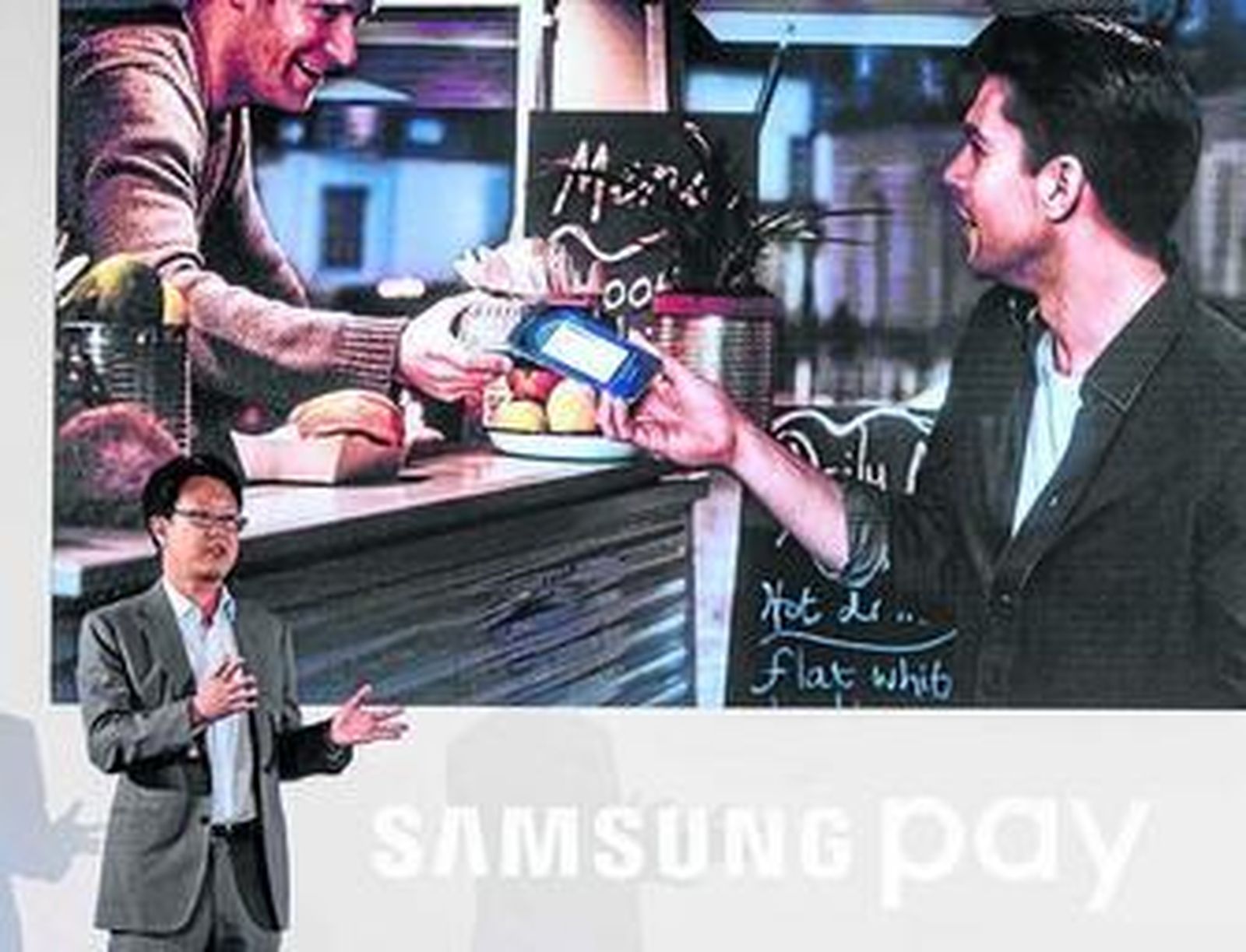 Víctor Kim, director global de Samsung Pay, explica sus aplicaciones en la presentación de ayer en Madrid.