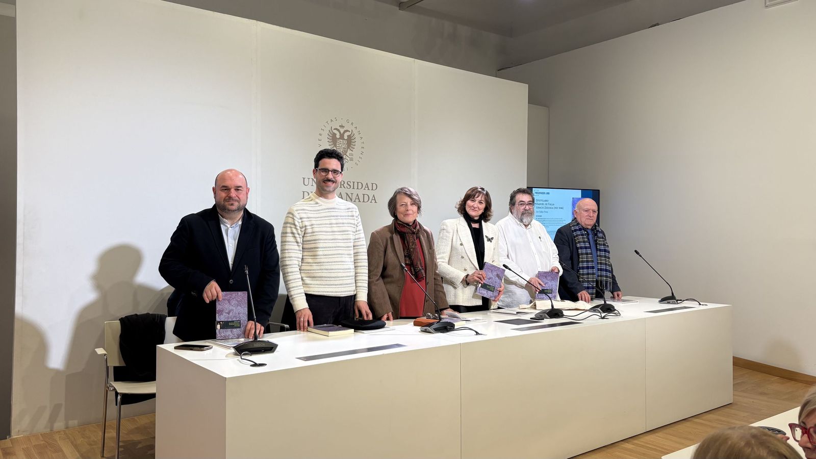 Foto de familia de la presentación del volumen este miércoles.
