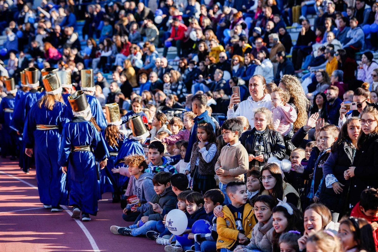 Las imágenes de la llegada de los Reyes Magos a San Fernando en helicóptero
