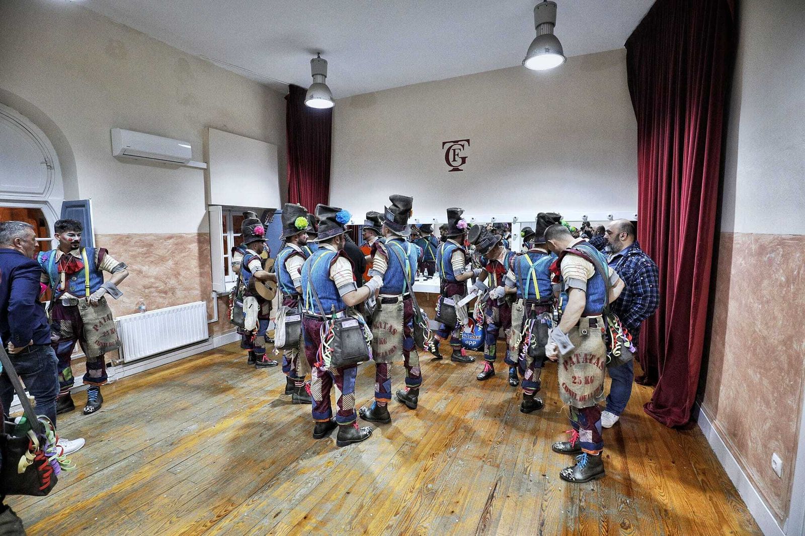 Comparsa 'Los colaores', una comparsa de toda la vida'.