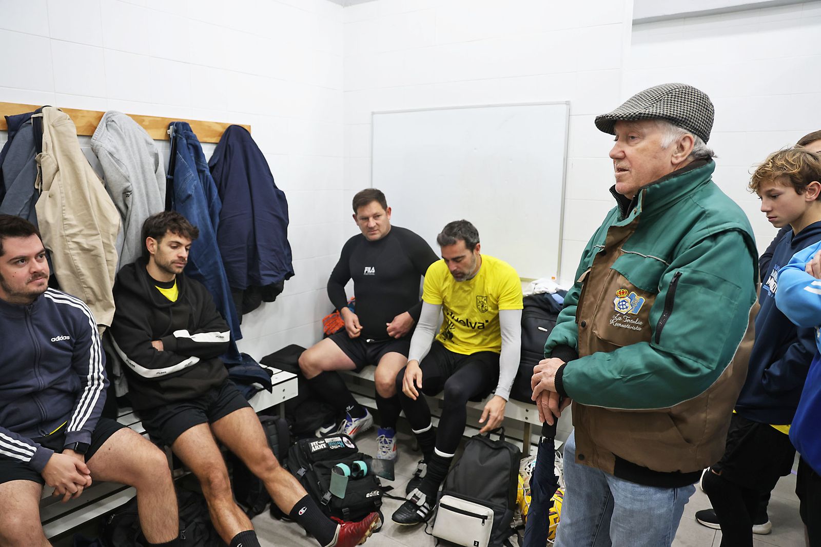Periodistas y políticos disputan su tradicional partido navideño de fútbol