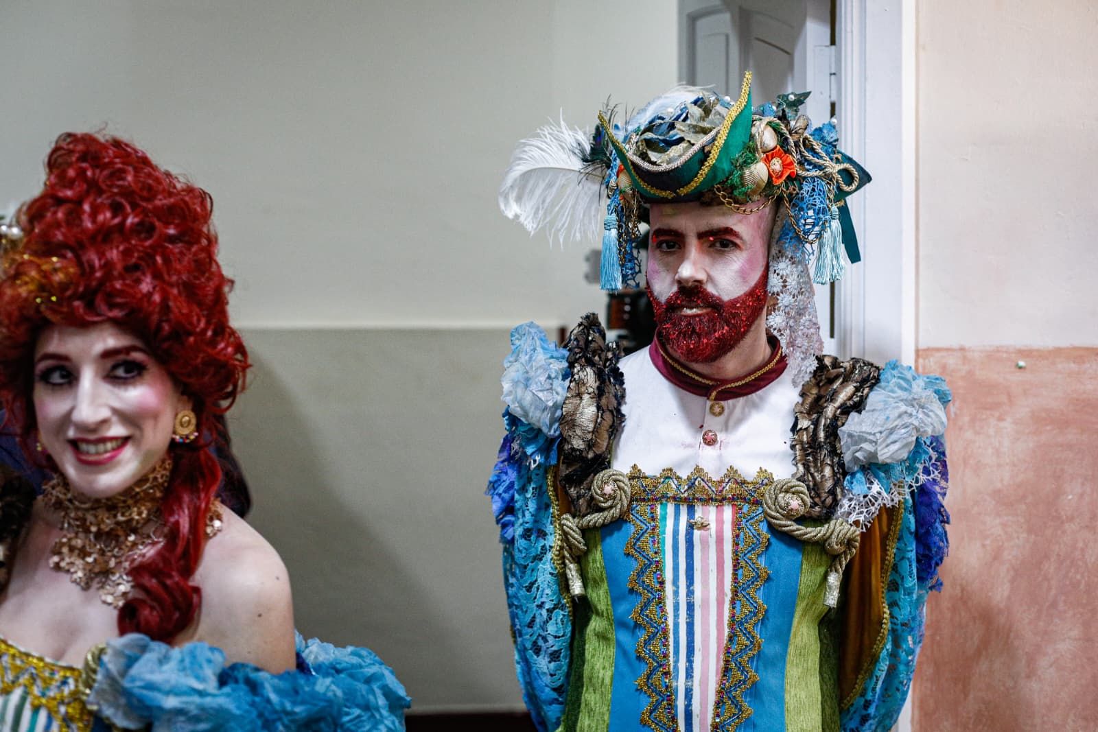 Luis Rivero en camerinos antes del pase de su coro ADN