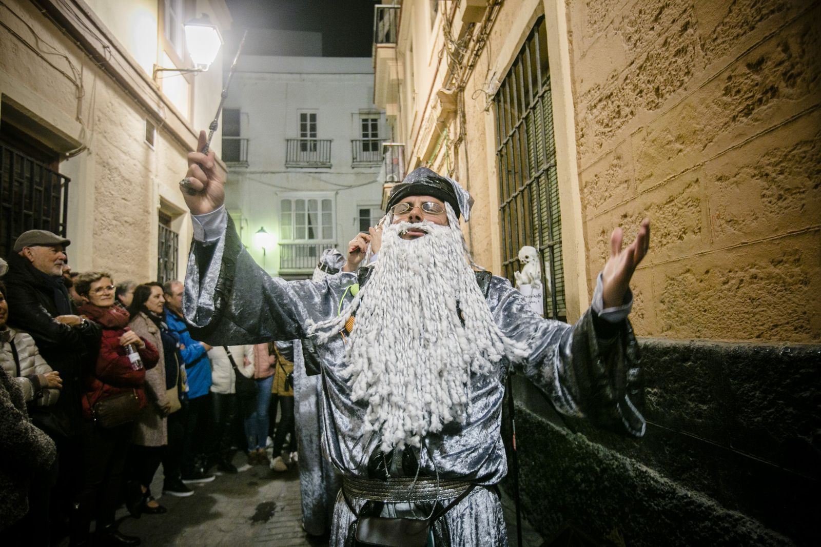 Una agrupación callejera en el Pópulo en el Carnaval de 2019.