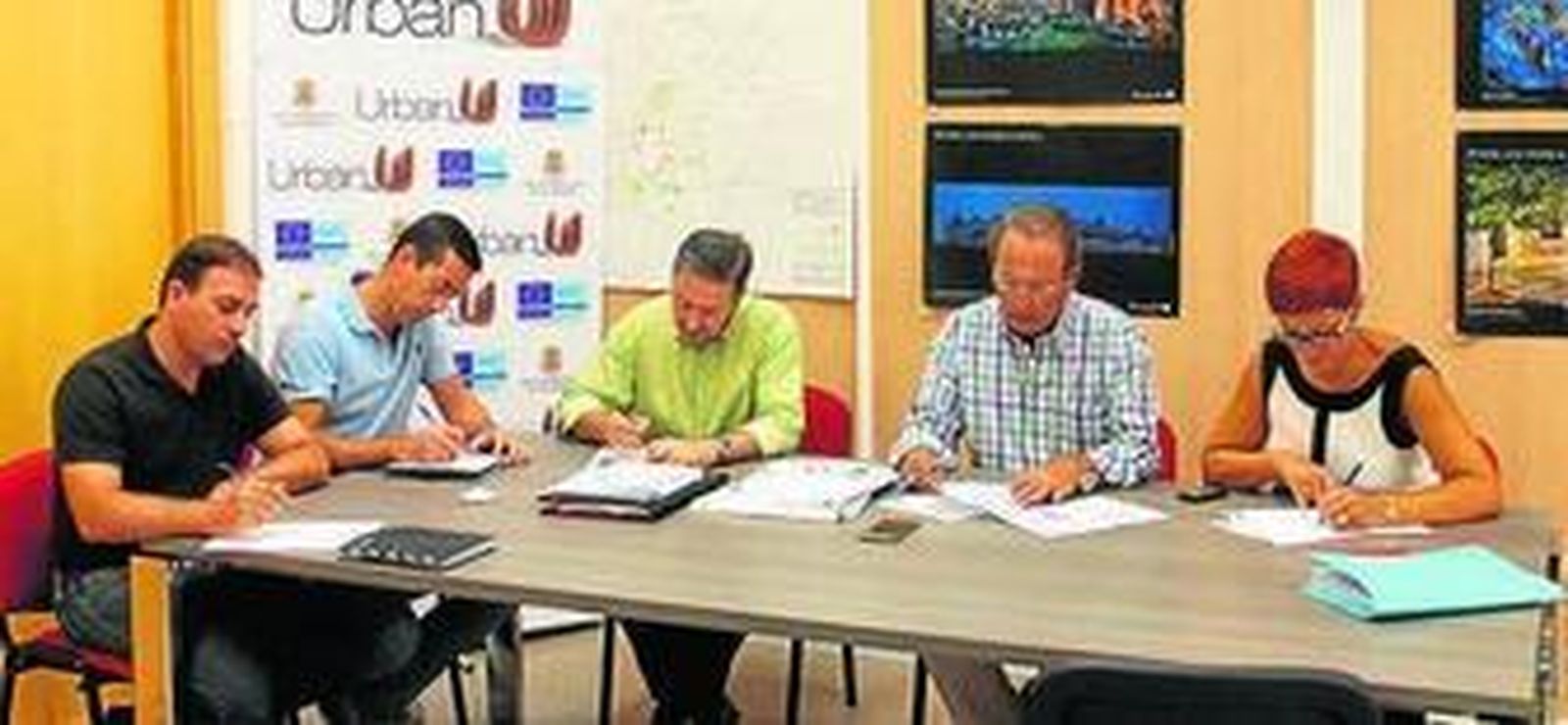 Reunión para la apertura de ofertas de las once empresas.