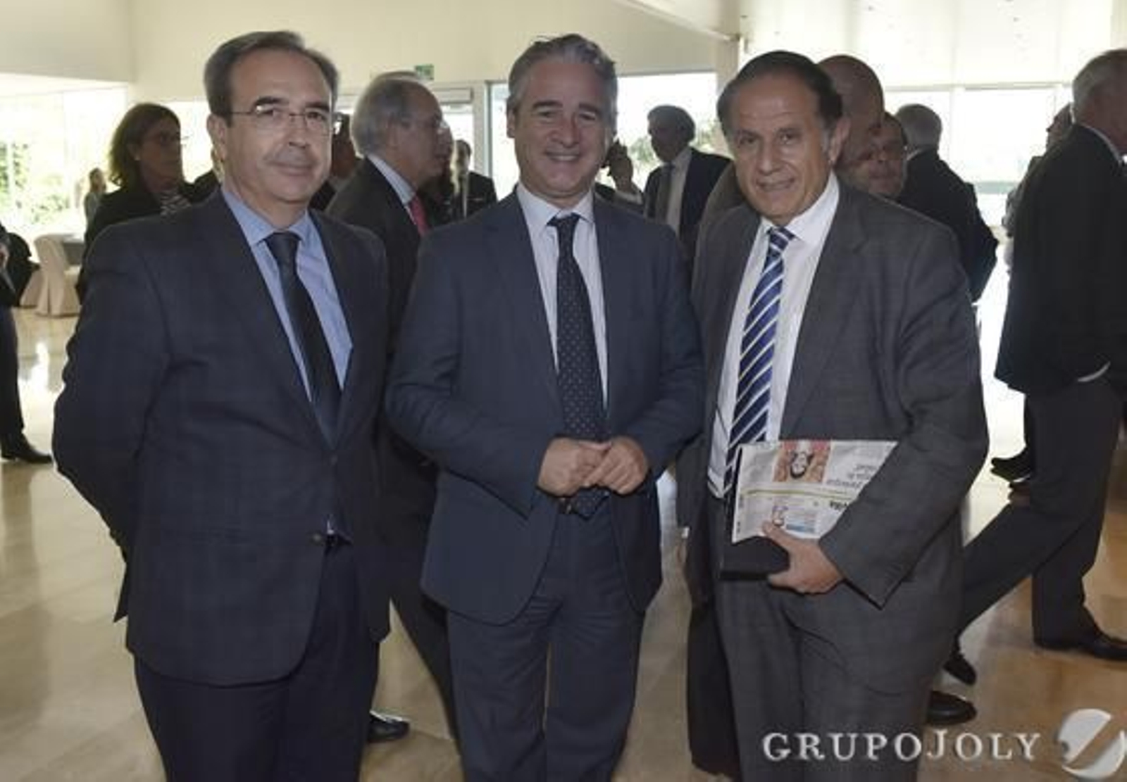 Juan Carlos Fernández, director general del Grupo Joly, Agustín Rodríguez Ruiz y Antonio Pascual, presidente de la Fundación Sevillana-Endesa.

Foto: Juan Carlos Vázquez/ Victoria Hidalgo