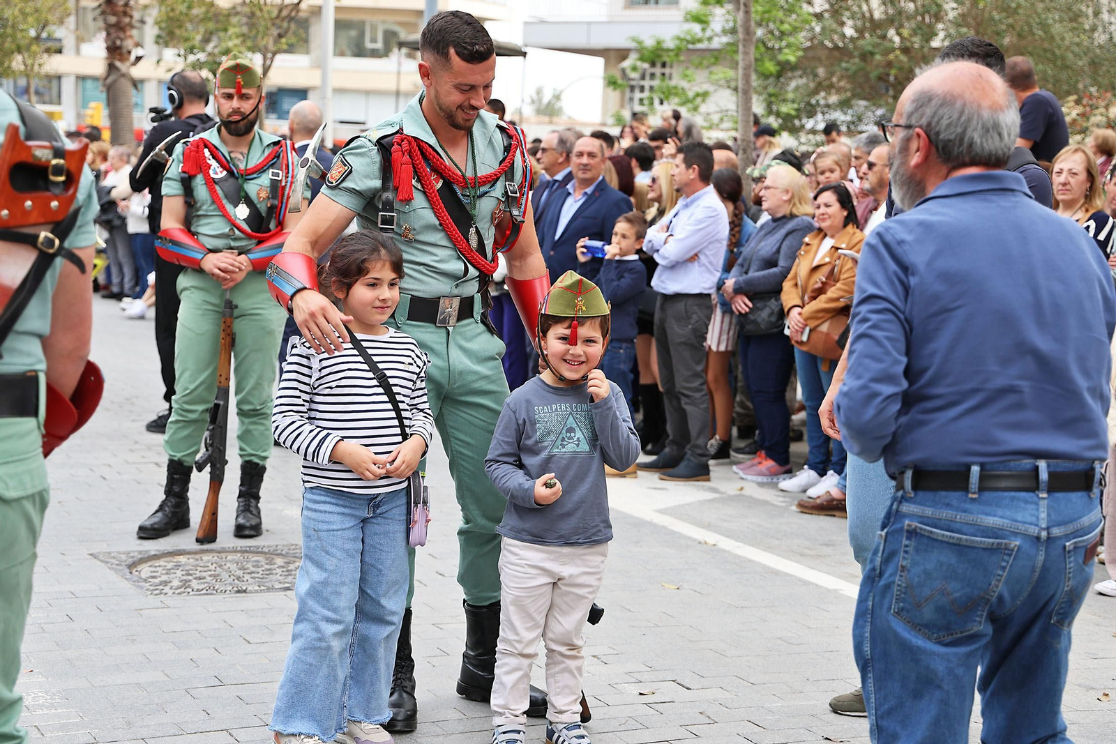 Las mejores imágenes del Sábado de Pasión en Huelva: La Legión con el Cristo de la Vera+Cruz