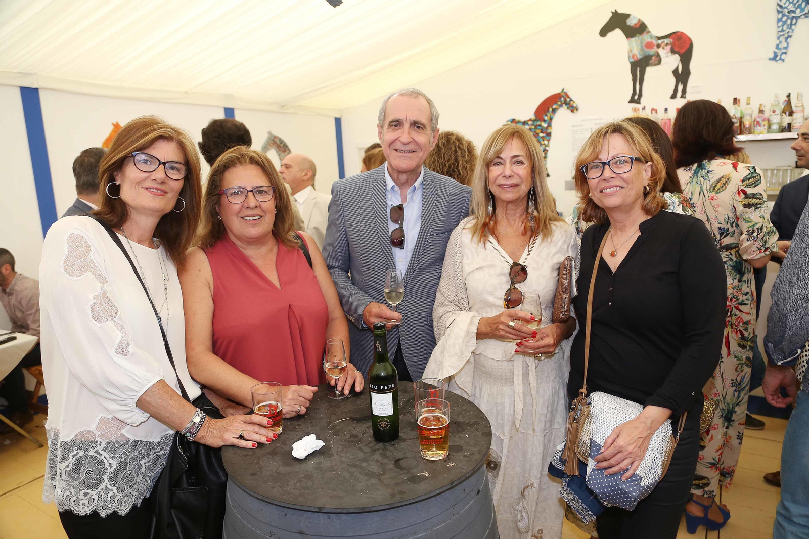 Fermín Lobatón y Amalia Vilches y amigas.
