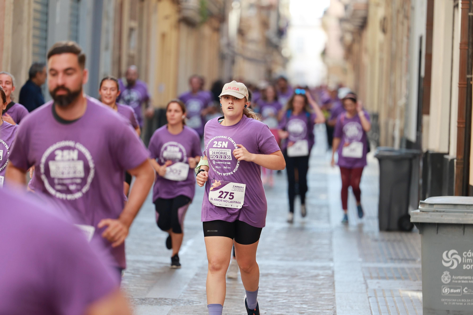 Todas las imágenes de la carrera contra la violencia de género en Cádiz