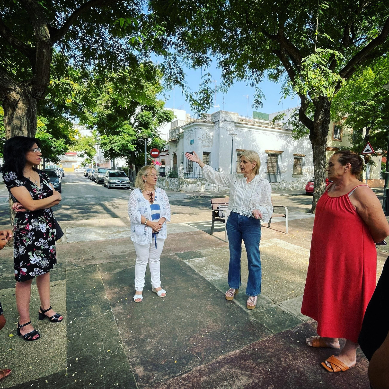 María José García-Pelayo, en su visita a la Barriada España.