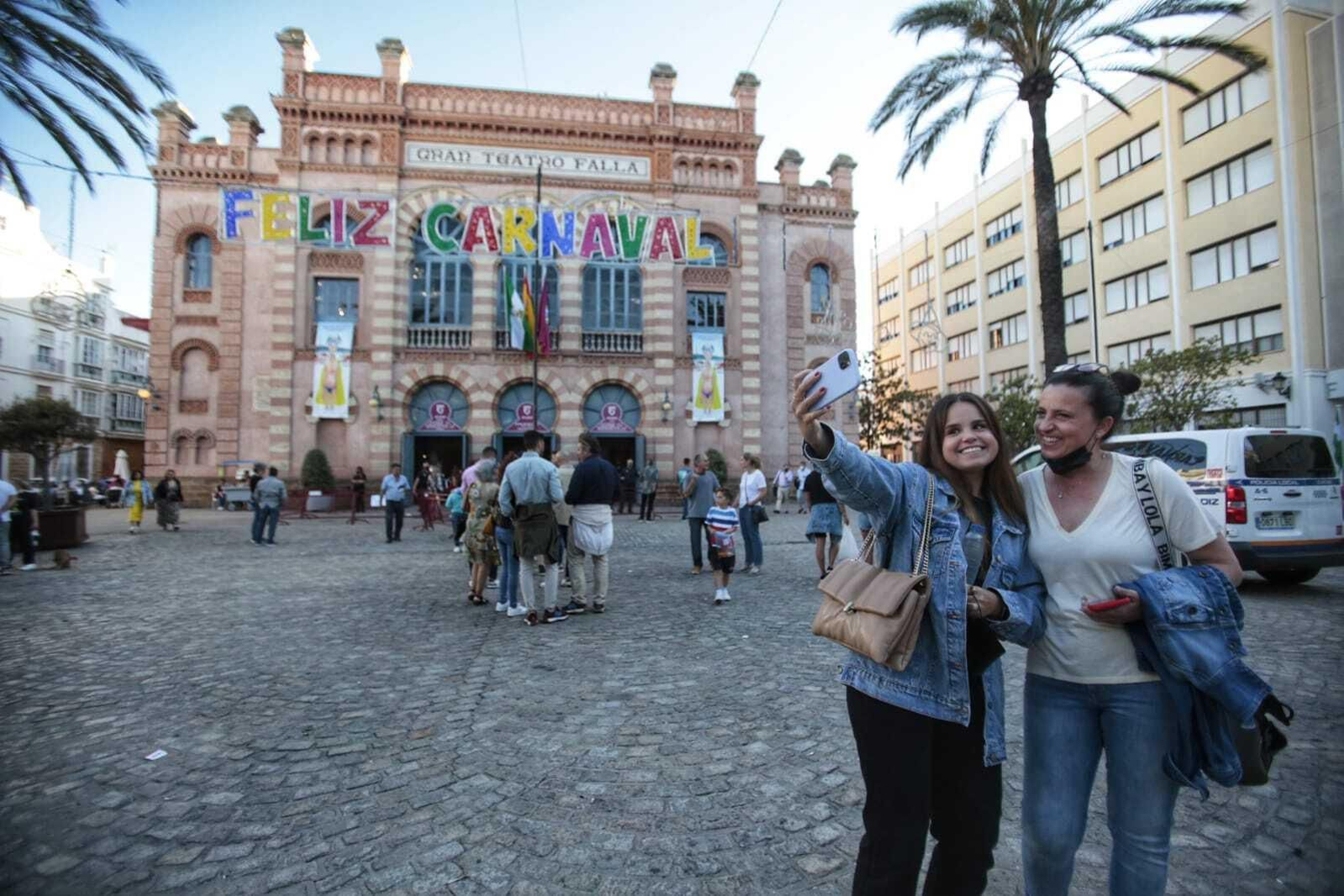 Las mejores imágenes de la primera sesión del concurso de coplas del Carnaval de Cádiz 2022